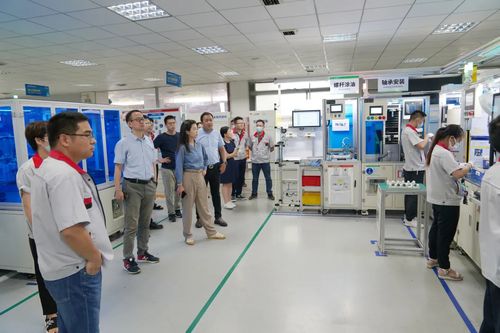 華為智能座艙團(tuán)隊蒞臨東箭科技參觀交流