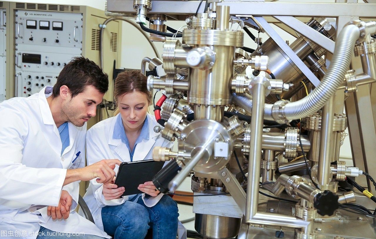 研究人員。表面光譜儀,光電子能譜學,俄歇電子能譜學,aesvg科學自動扶梯200d表面分析設(shè)備。技術(shù)服務(wù)行業(yè)。tecnaliaresearch&innovationdonostiasansebastiangipuzkoabasquecountry,西班牙。